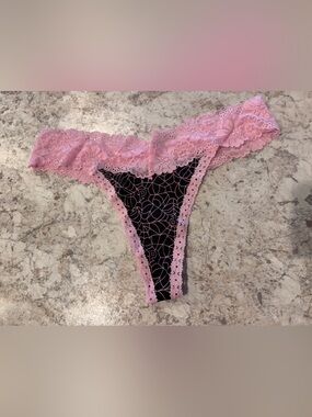 VS PINK Lace Trim Ribbed Cotton Thong Halloween Panty Spiderweb NWT Large